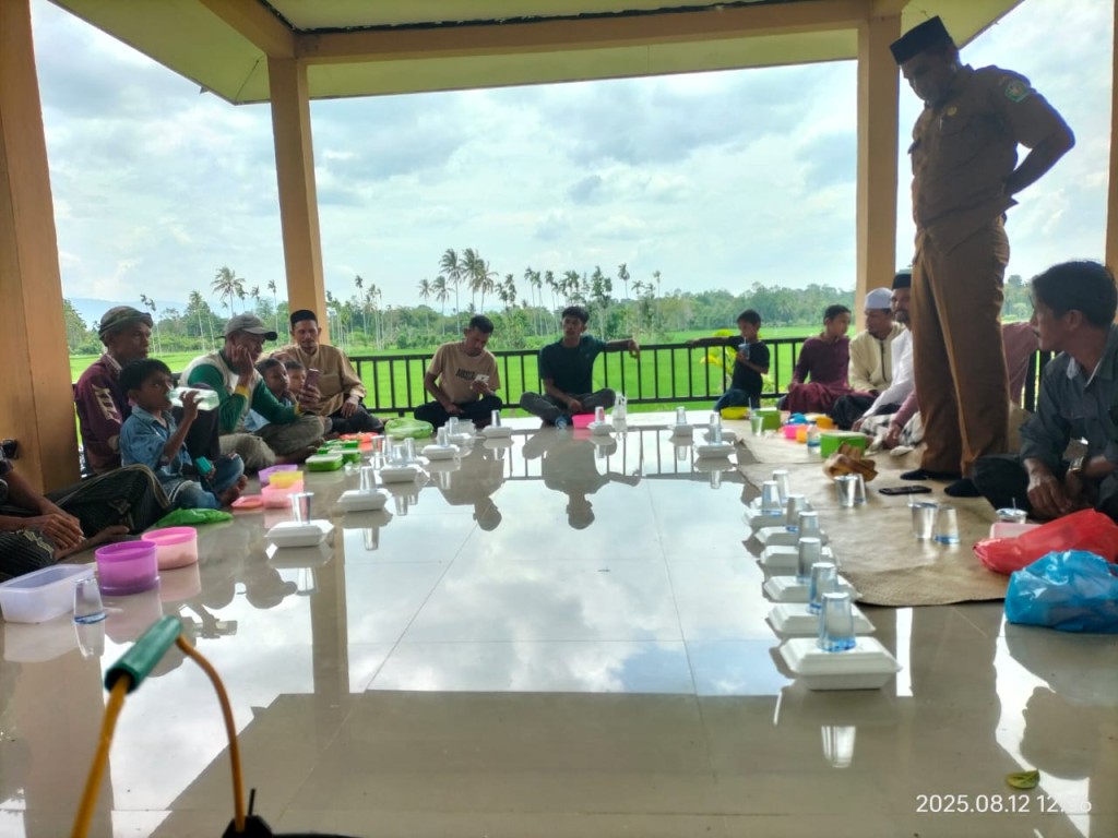 Khanduri Blang adalah tradisi syukuran dan doa bersama masyarakat petani di mns panah